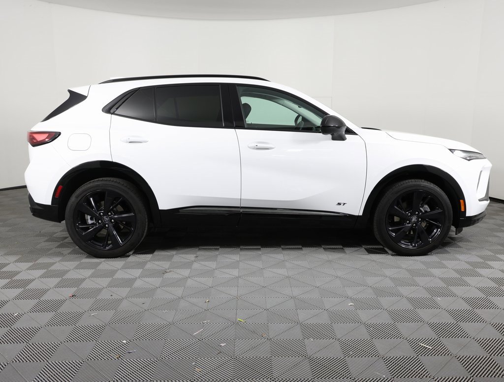 Certified 2025 Buick Envision Sport Touring image 4