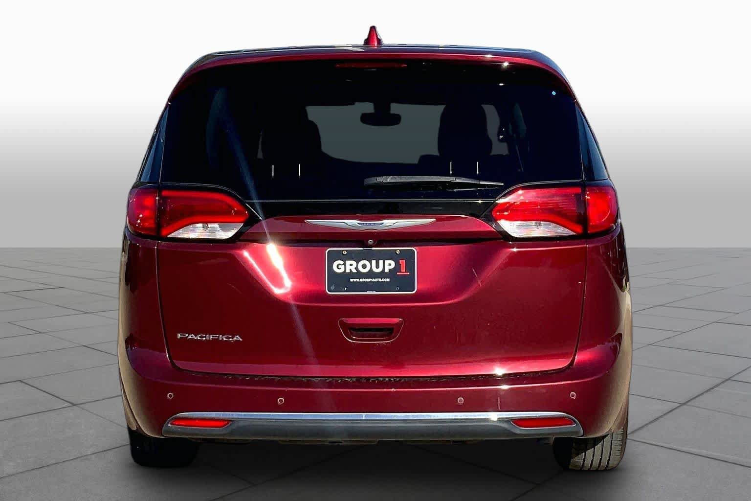 Used 2018 Chrysler Pacifica Touring Plus FWD image 5
