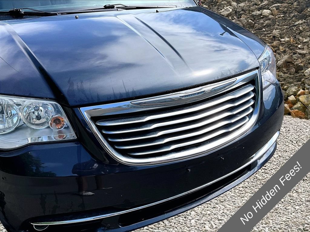 Used 2014 Chrysler Town & Country Touring-L w/ Driver Convenience Group FWD image 25