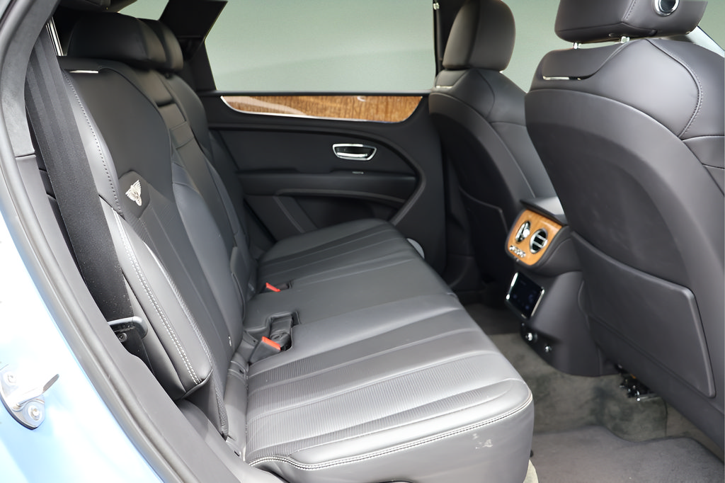 Used 2022 Bentley Bentayga AWD/4WD image 20