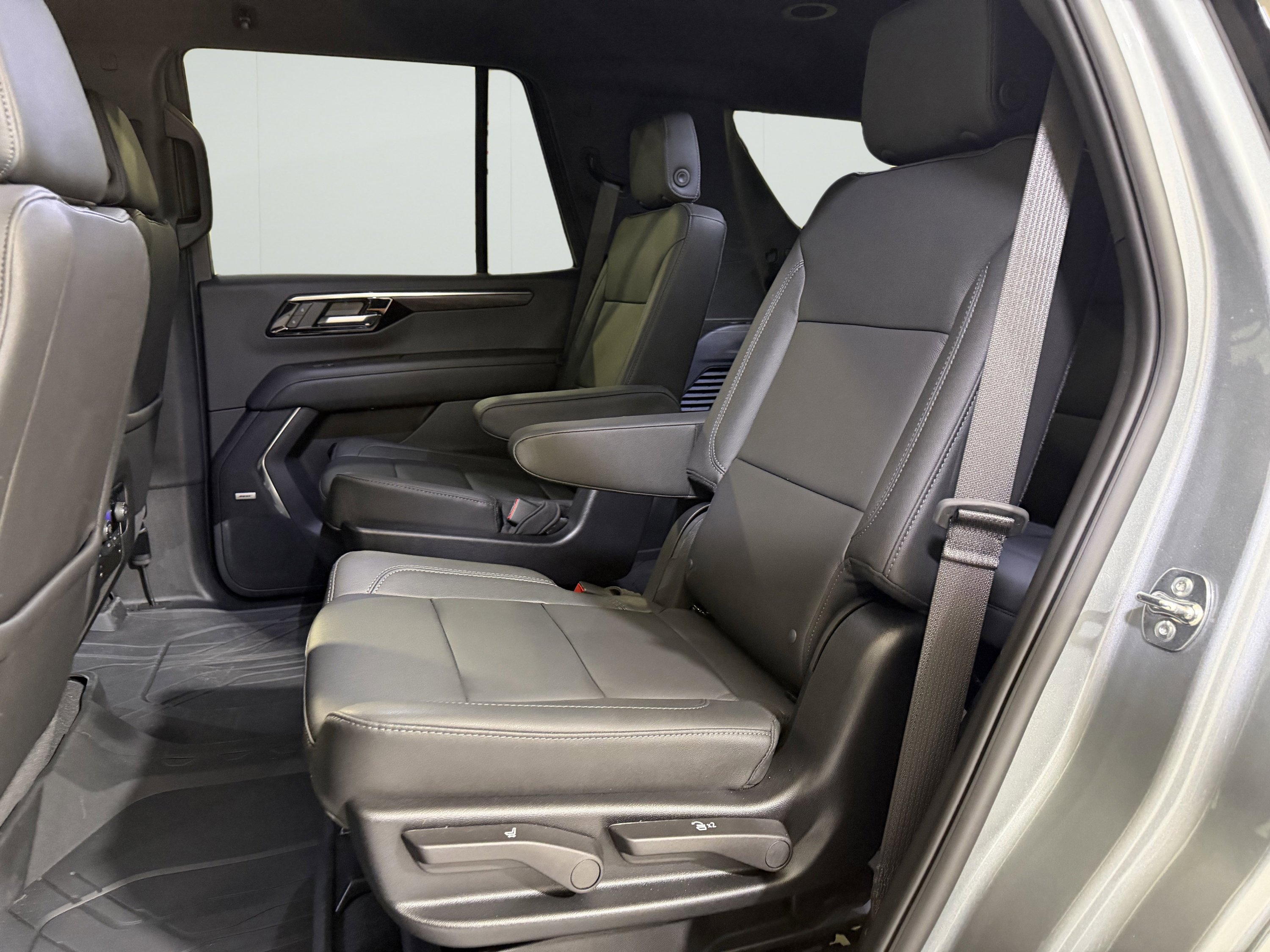 Used 2026 Chevrolet Tahoe LT w/ Comfort Package RWD image 10