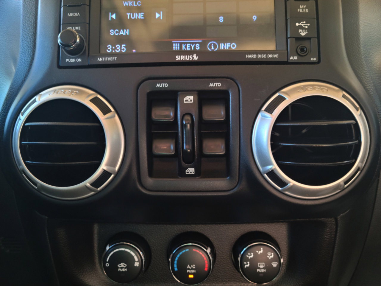 Used 2018 Jeep Wrangler Unlimited Sahara w/ Dual Top Group image 14