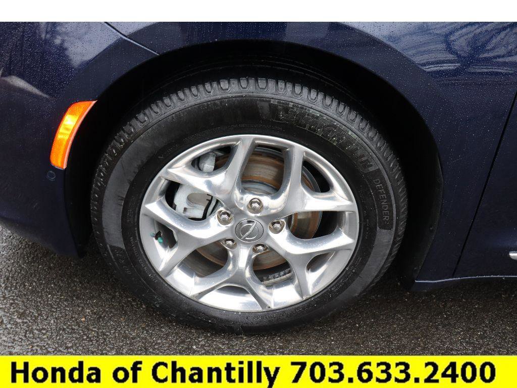 Used 2019 Chrysler Pacifica Limited w/ Advanced Safetytec Group image 27