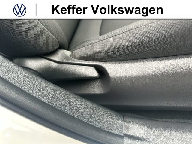 Used 2020 Toyota Corolla LE FWD image 29