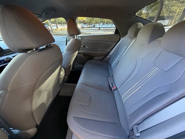 Used 2023 Hyundai Elantra SEL w/ Cargo Package image 15