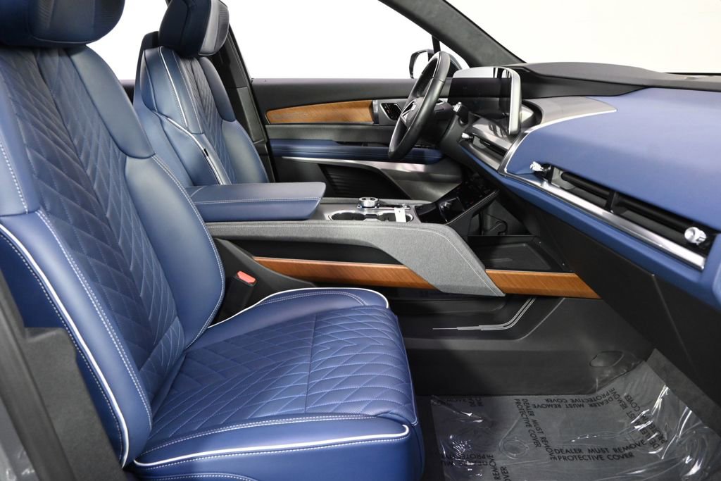 Used 2026 Cadillac Vistiq Premium Luxury image 16