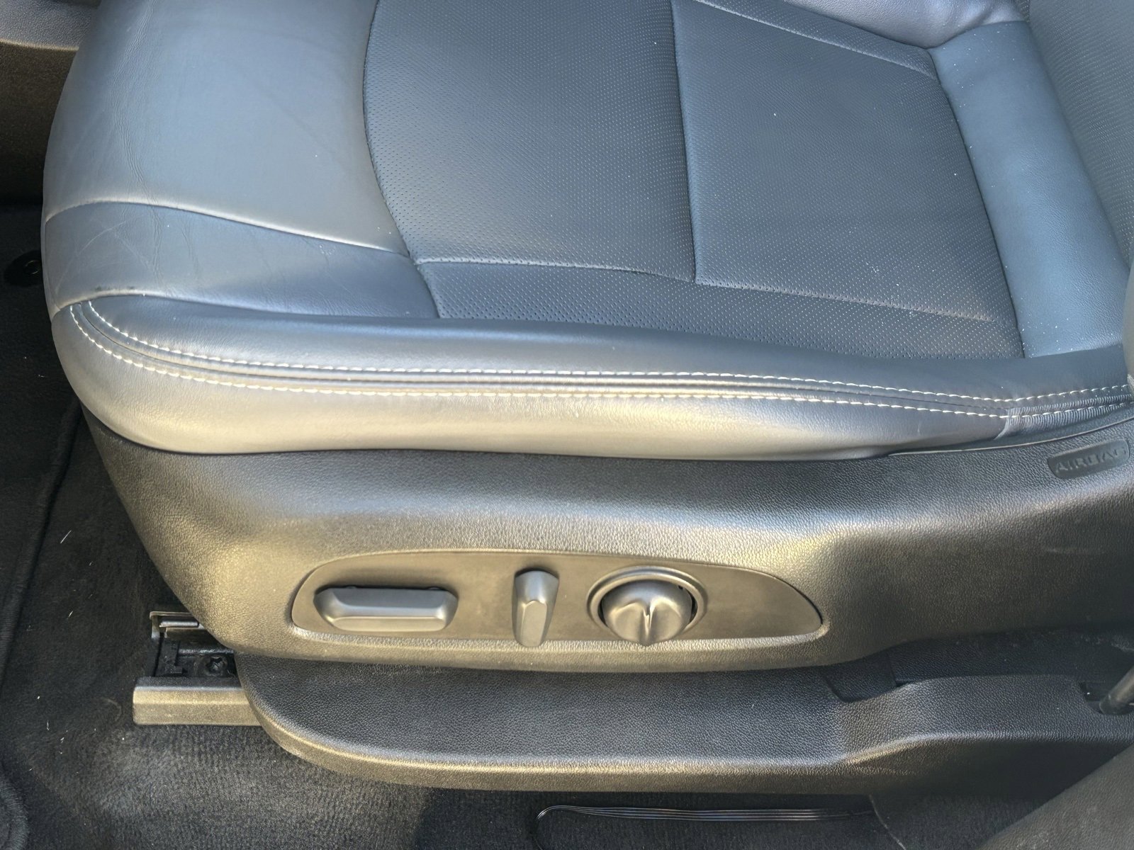 Used 2023 Buick Enclave Essence image 14