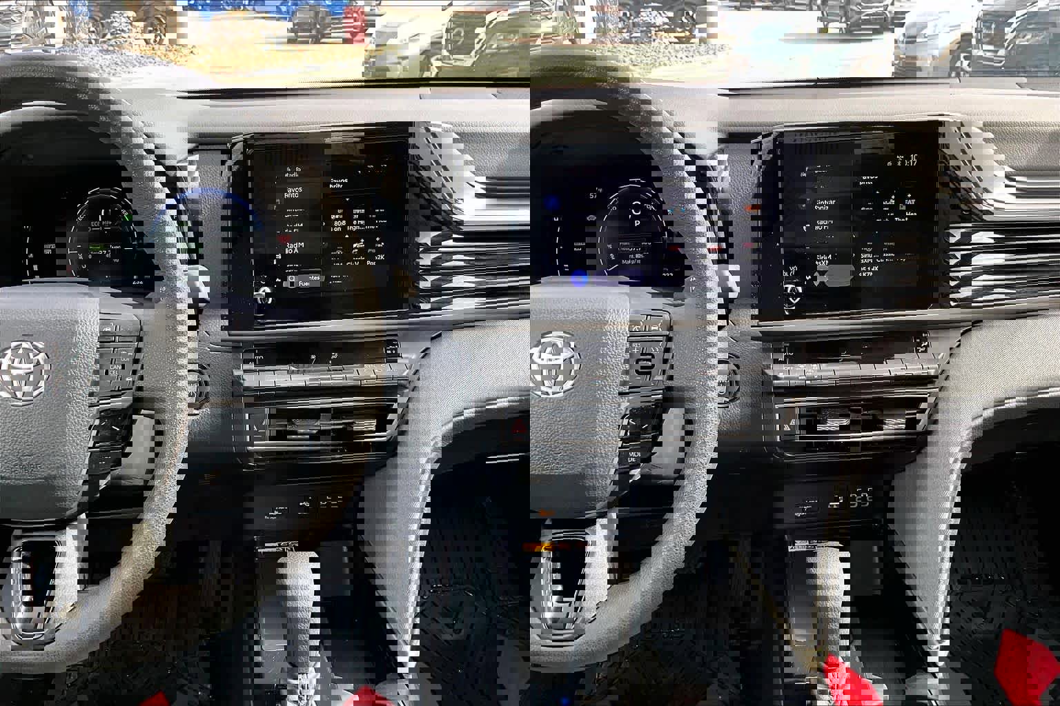 Used 2025 Toyota Camry LE w/ Convenience Package image 6