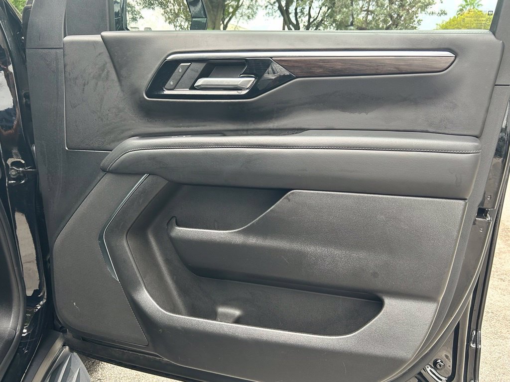 Used 2025 Chevrolet Tahoe LT AWD/4WD image 35