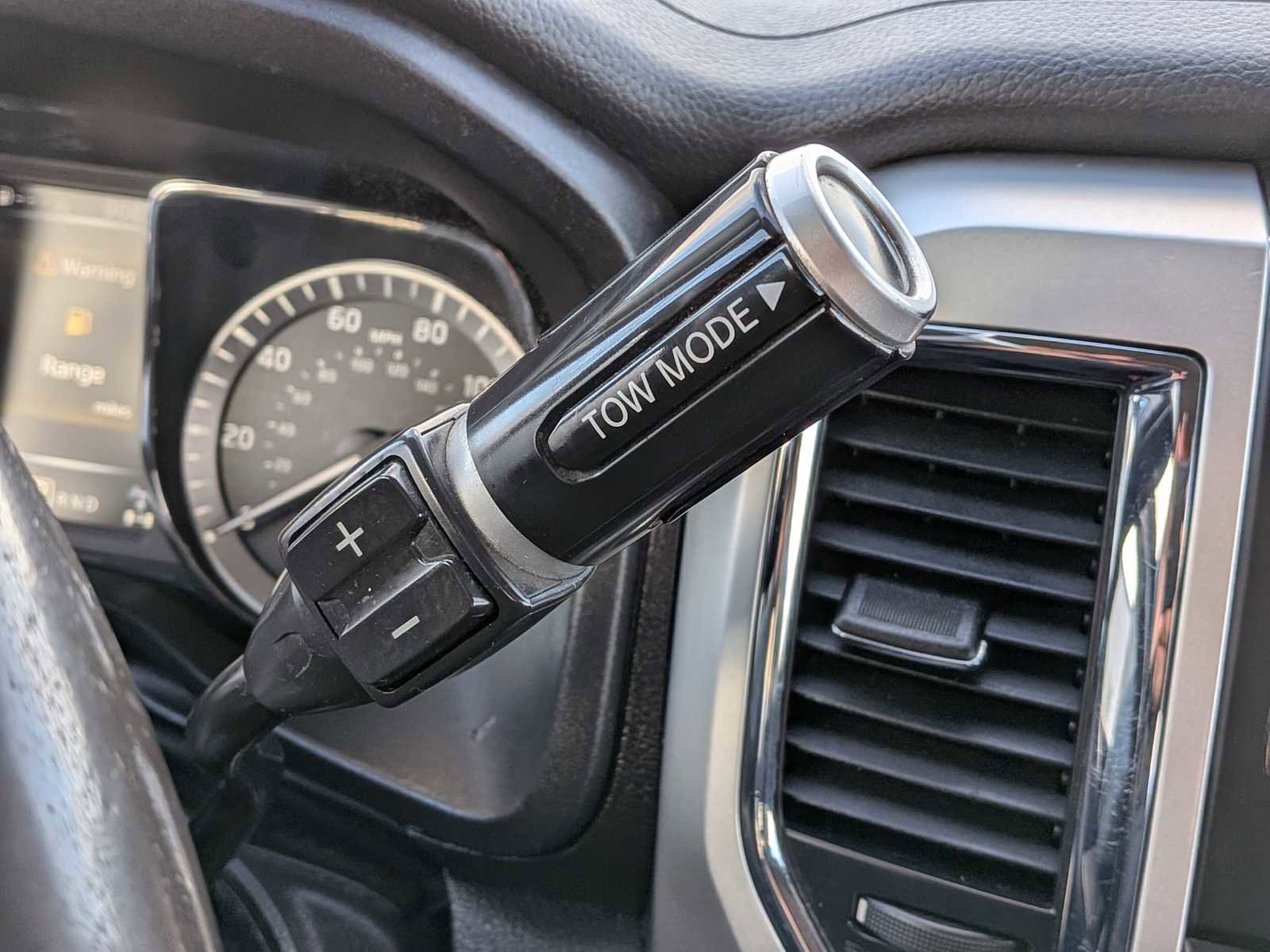 Used 2018 Nissan Titan SV image 23