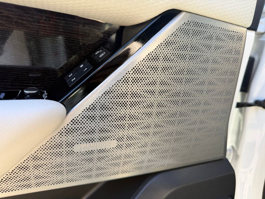 Used 2018 Land Rover Range Rover Velar R-Dynamic SE AWD/4WD image 11