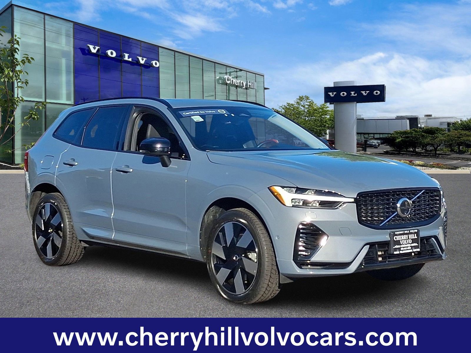 Certified 2024 Volvo XC60 T8 Plus w/ Protection Package Premier image 1