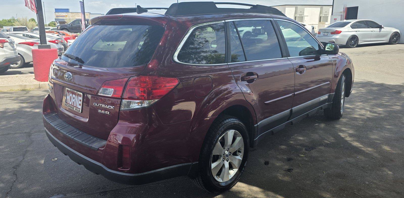 Used 2011 Subaru Outback 3.6R Limited w/ PWR Moonroof Pkg AWD/4WD image 5