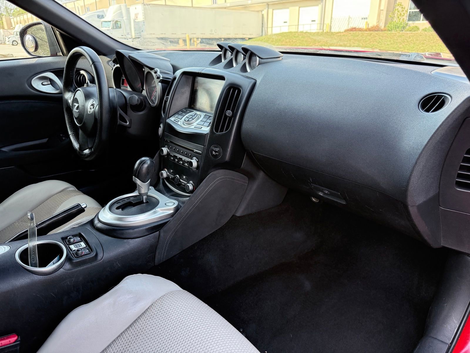Used 2017 Nissan 370Z Touring Sport RWD image 23