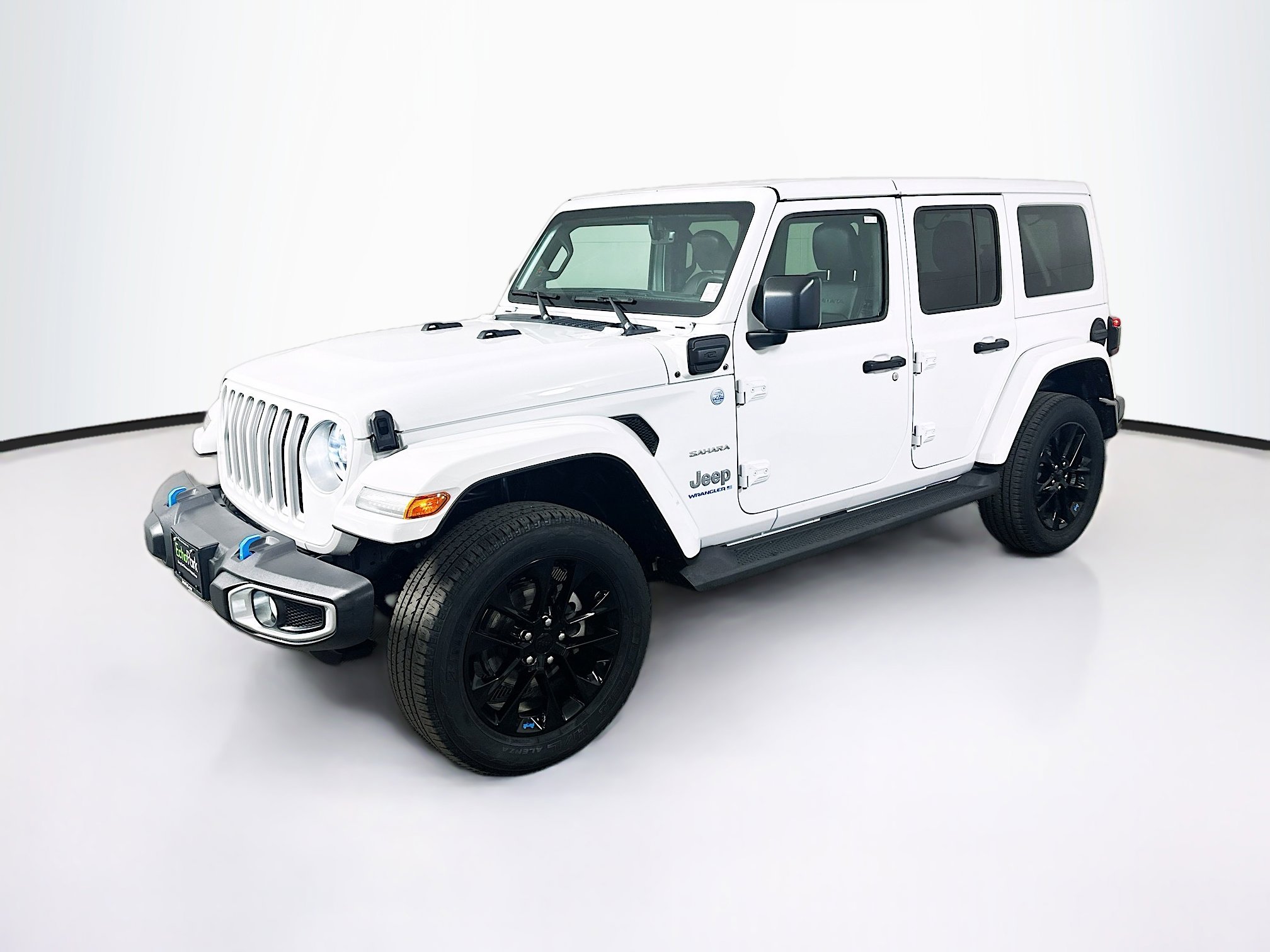 Used 2023 Jeep Wrangler Unlimited Sahara w/ Dual Top Group AWD/4WD image 3