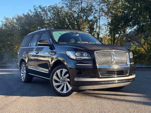 Used 2024 Lincoln Navigator Reserve AWD/4WD image 32