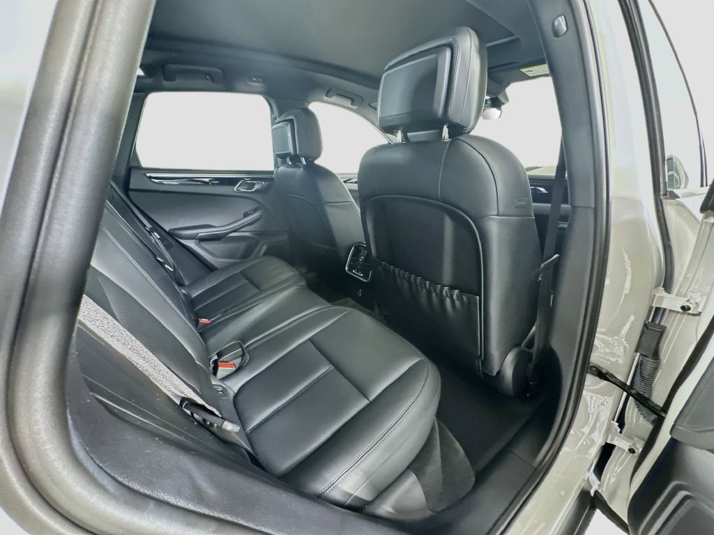 Certified 2023 Porsche Macan AWD/4WD image 28