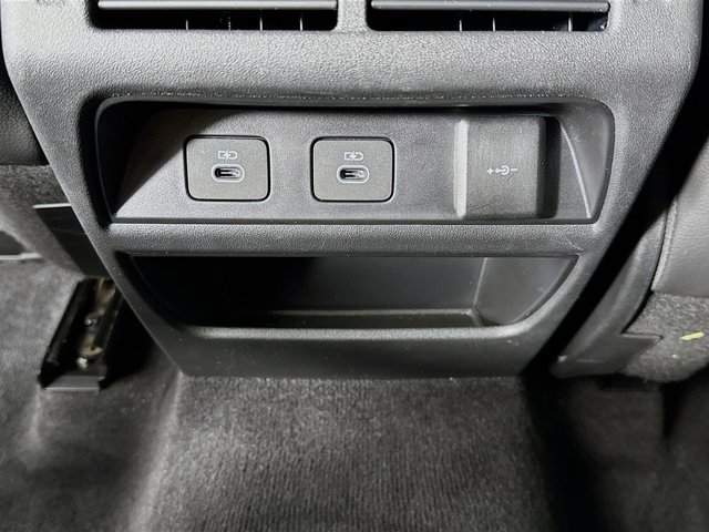 Used 2025 Land Rover Discovery Sport S image 28