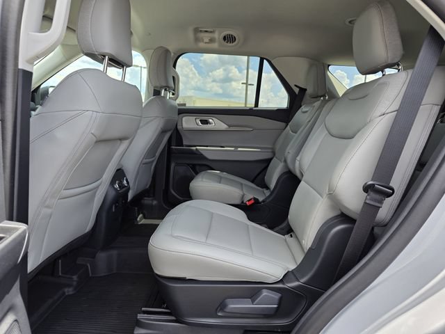 Certified 2026 Ford Explorer Active w/ Active Comfort Package RWD image 19