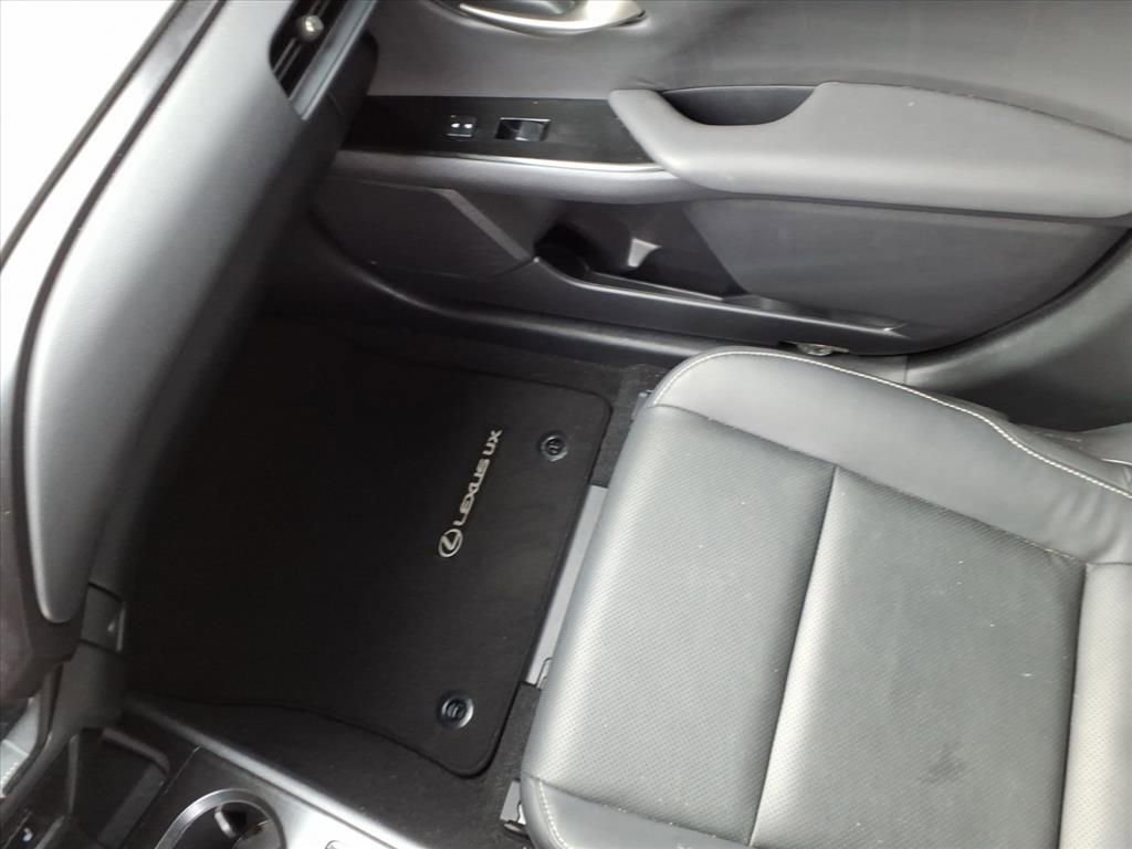 Used 2022 Lexus UX 200 w/ Premium Package image 25