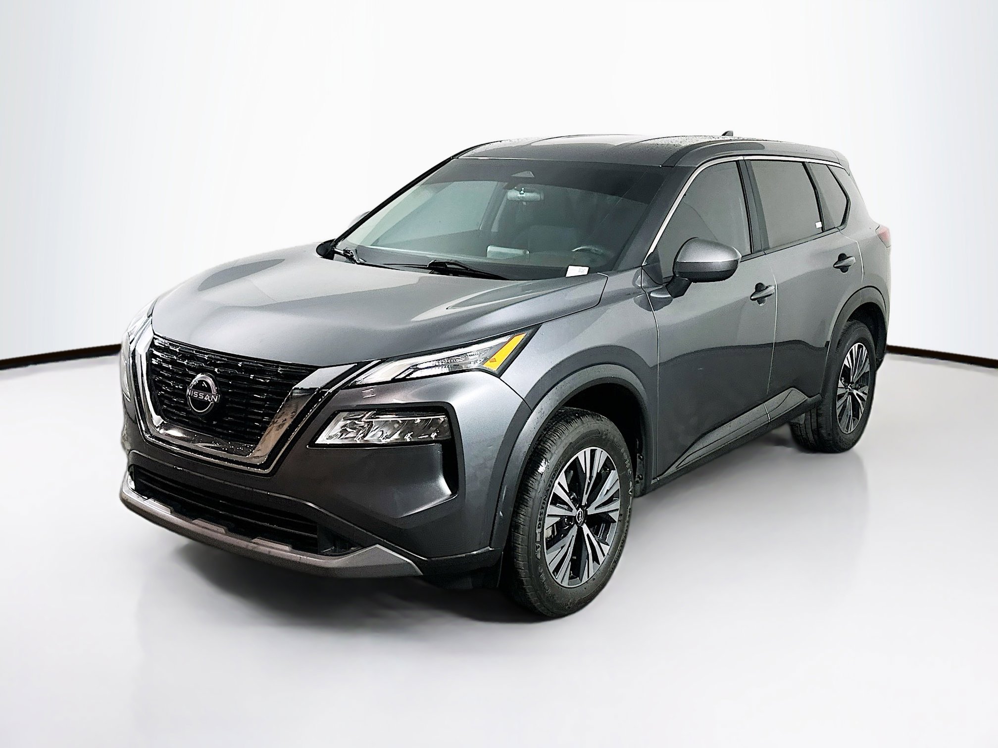 Used 2023 Nissan Rogue SV image 3