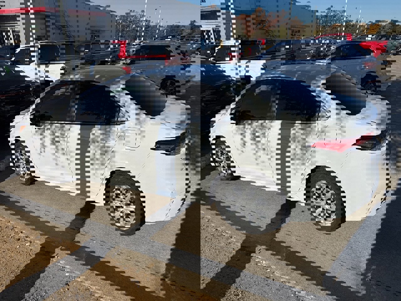 Used 2022 Toyota Corolla LE image 5