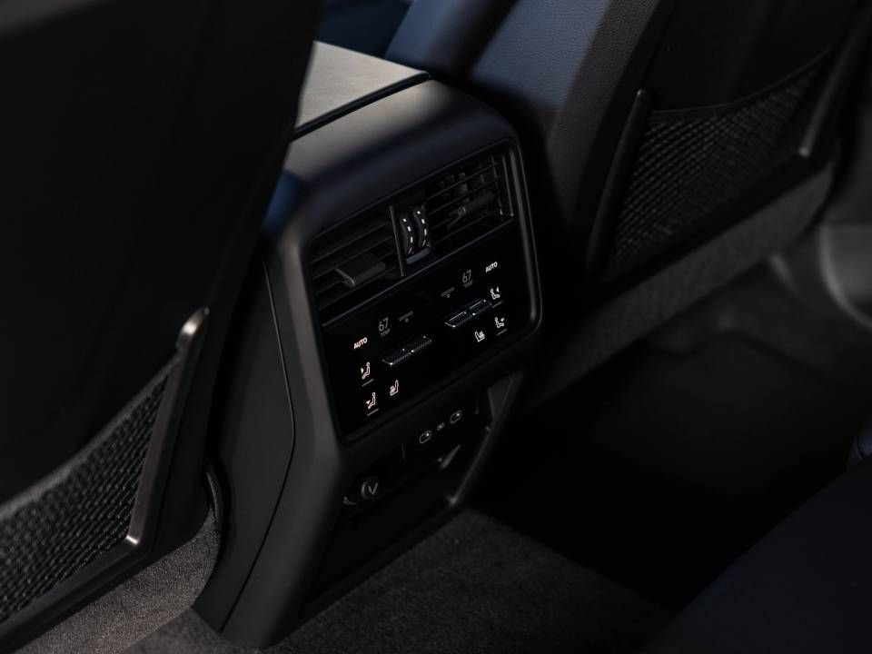 Certified 2026 Porsche Cayenne AWD/4WD image 23