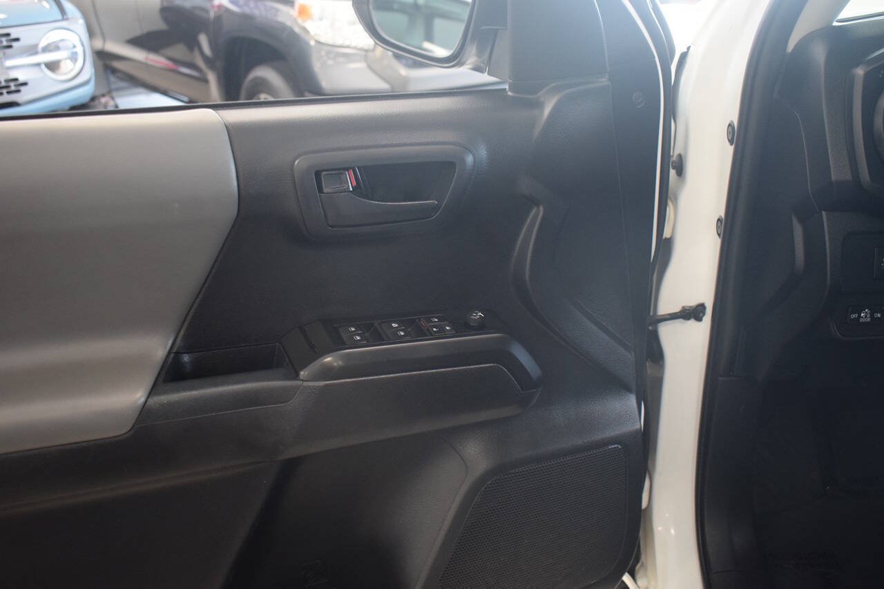 Used 2021 Toyota Tacoma SR AWD/4WD image 23