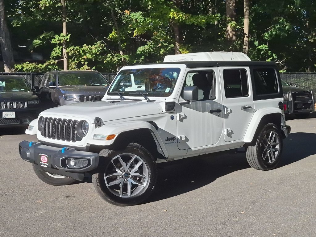 Used 2024 Jeep Wrangler Unlimited w/ Convenience Group AWD/4WD image 3