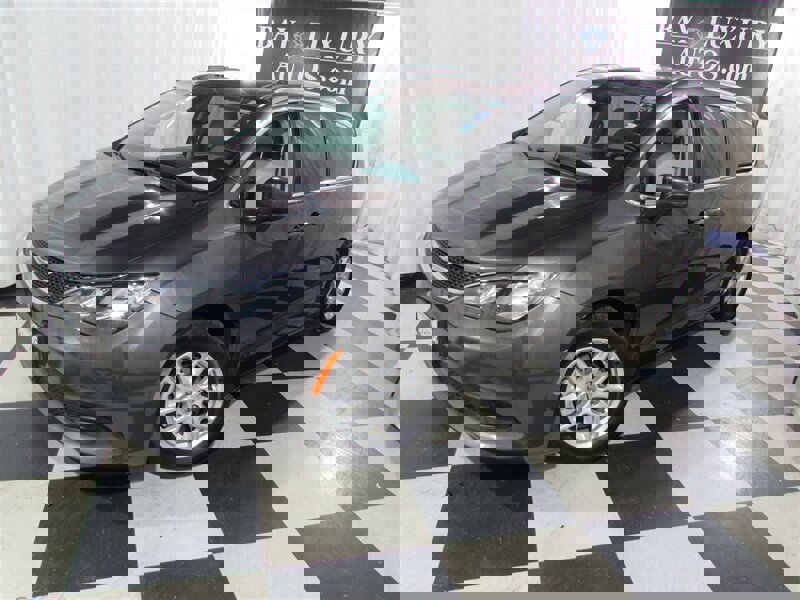 Used 2021 Chrysler Voyager Lxi image 1