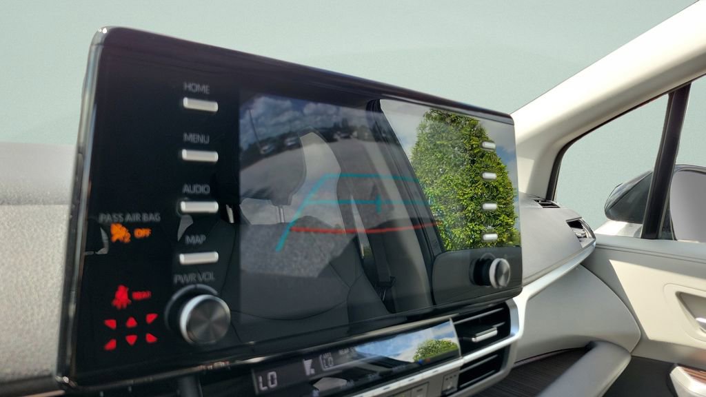 Certified 2024 Toyota Sienna XLE FWD image 19