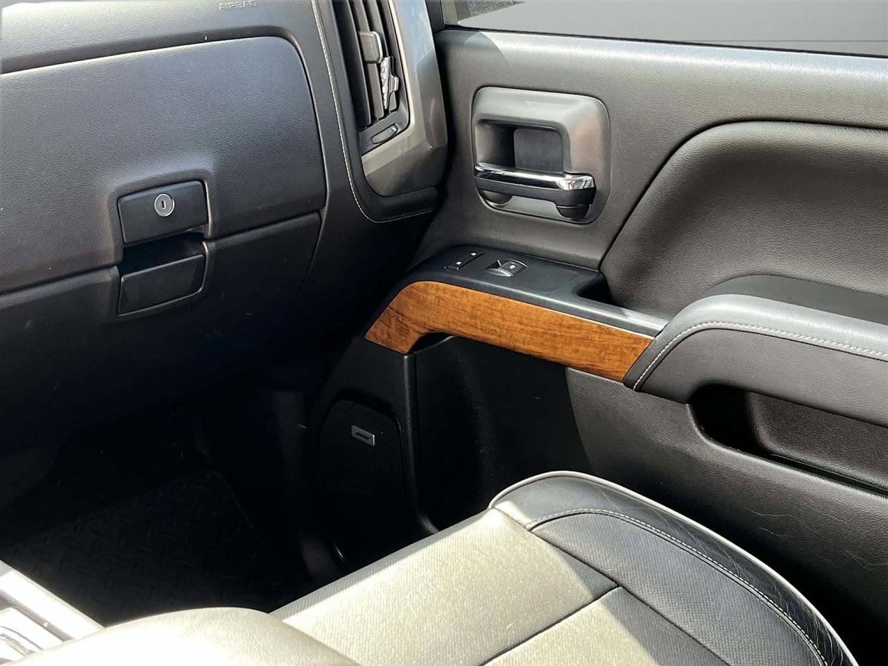 Used 2018 Chevrolet Silverado 1500 High Country image 18