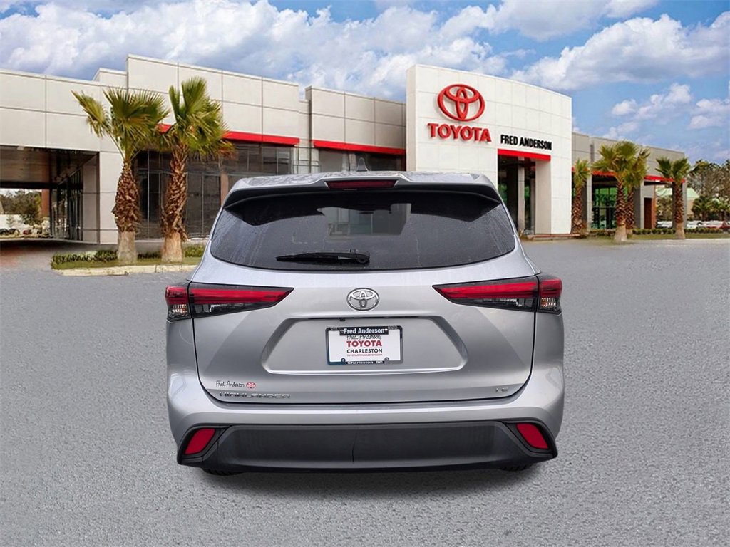 Certified 2023 Toyota Highlander LE image 6
