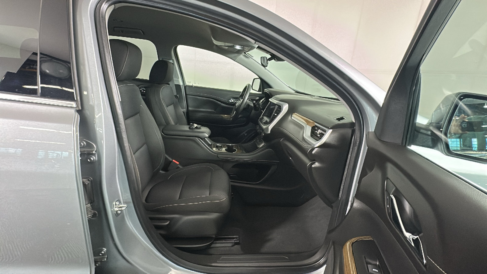 Used 2023 GMC Acadia SLE w/ Driver Convenience Package AWD/4WD image 36
