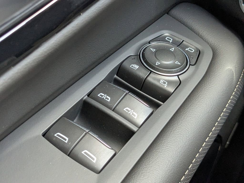 New 2025 Chevrolet Suburban Premier image 27