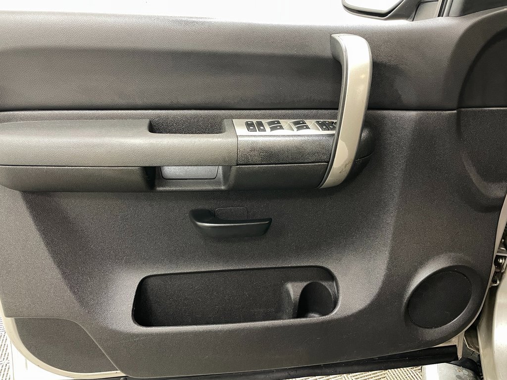 Used 2009 Chevrolet Silverado 2500 LT w/ Exterior Plus Package image 19