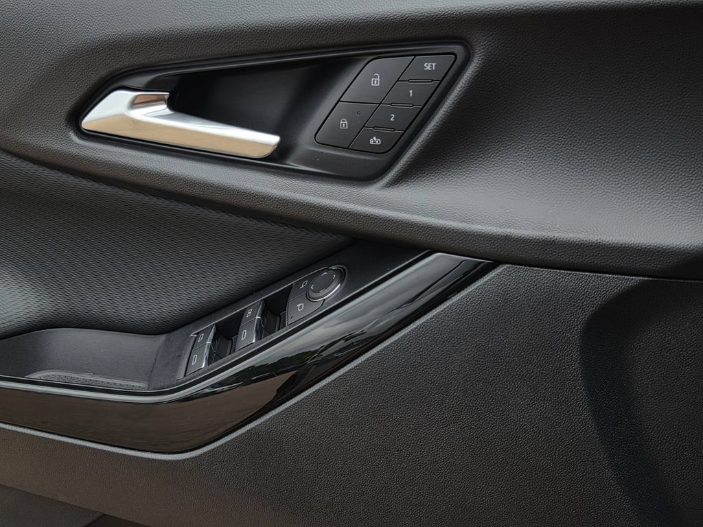 New 2027 Chevrolet Equinox RS w/ Convenience Package III FWD image 17