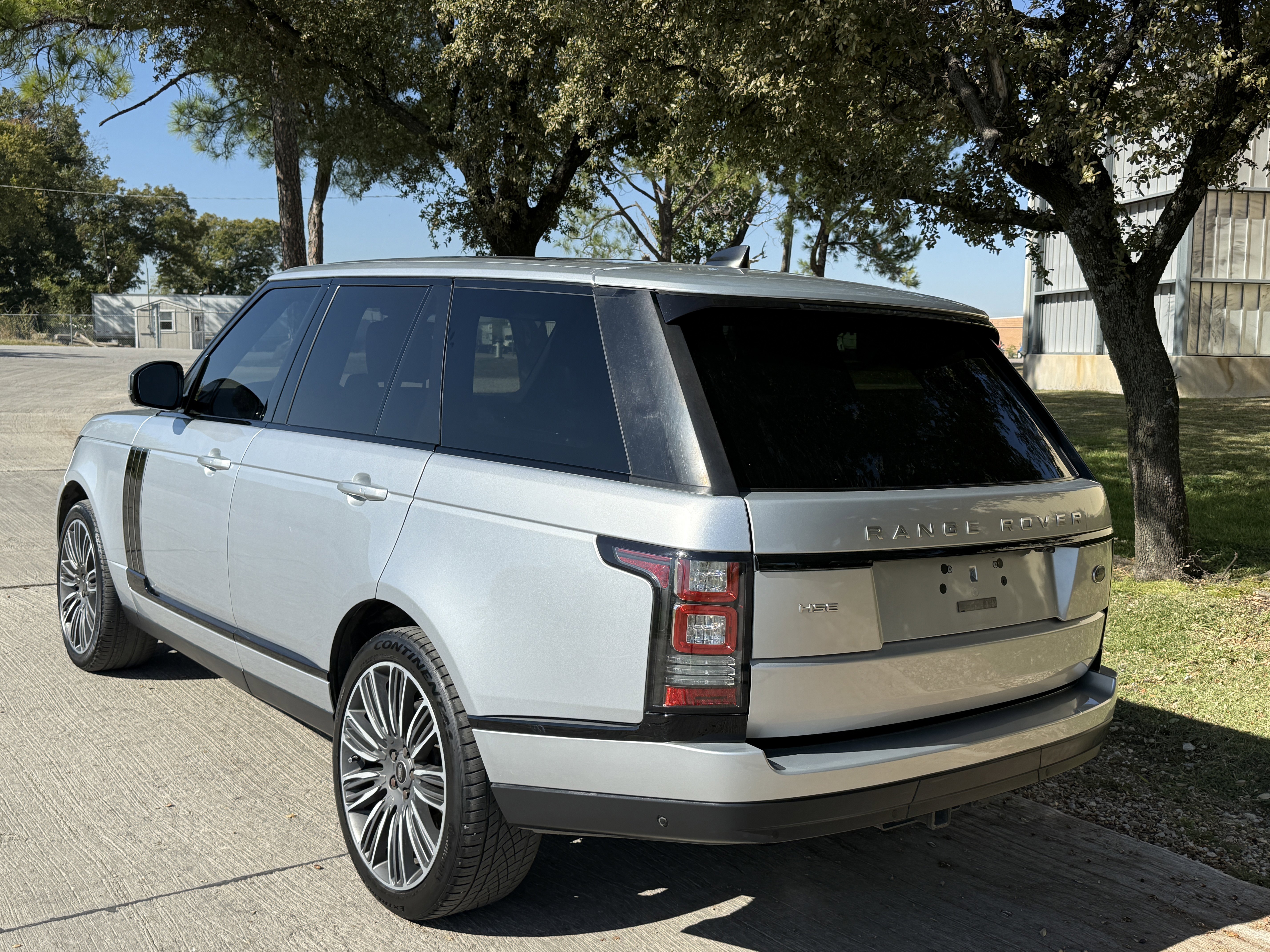 Used 2017 Land Rover Range Rover HSE image 7