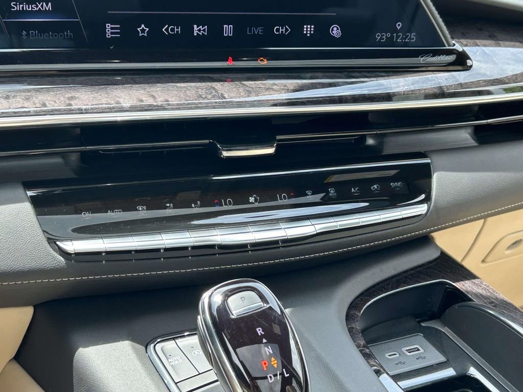 Certified 2023 Cadillac Escalade ESV Premium Luxury AWD/4WD image 27
