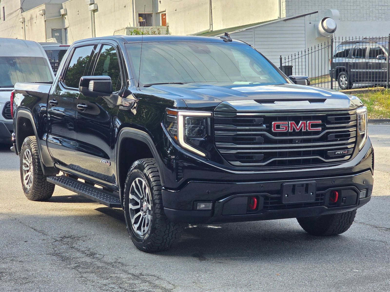 Used 2023 GMC Sierra 1500 AT4 w/ Technology Package AWD/4WD image 9