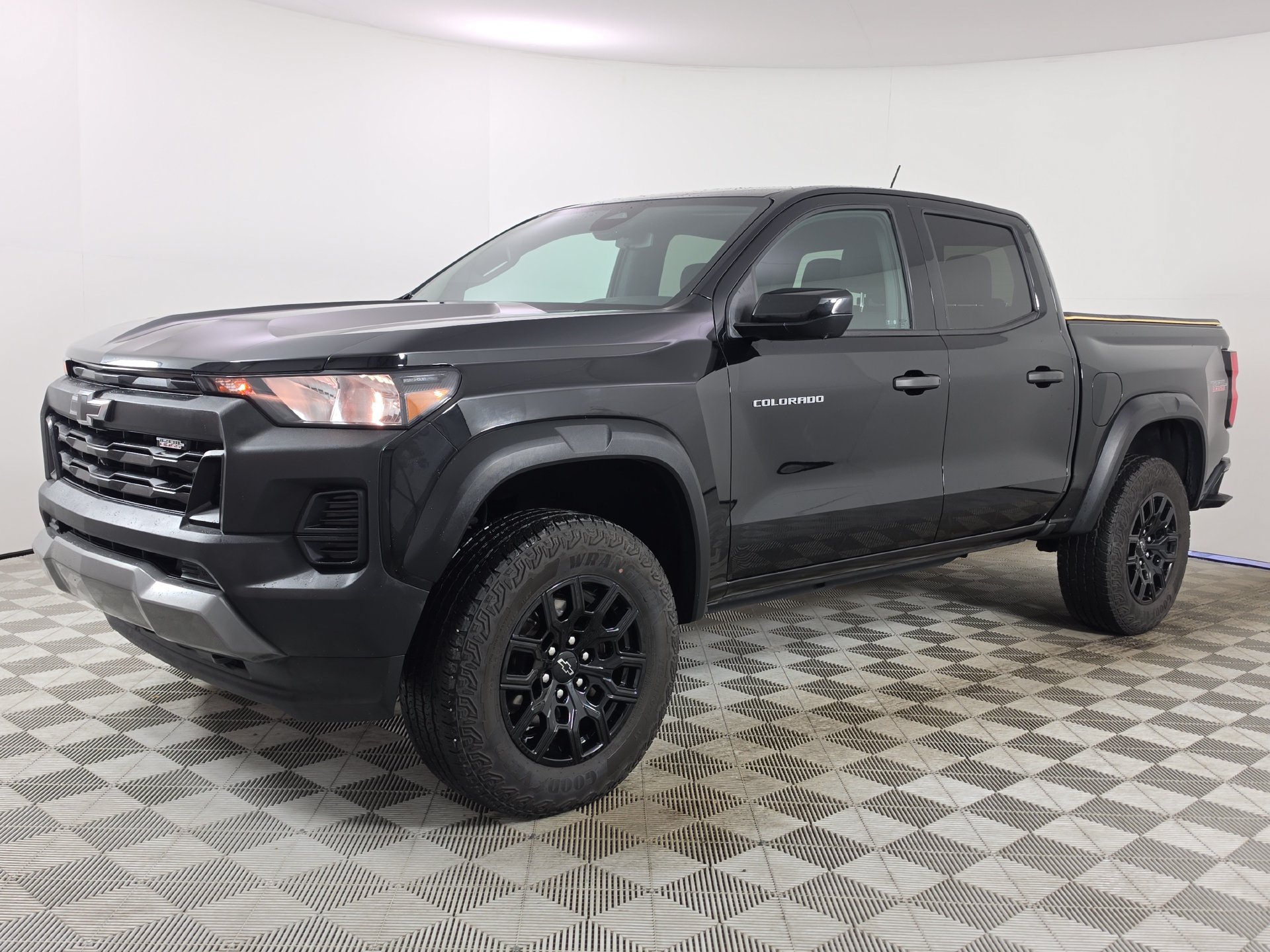 Used 2024 Chevrolet Colorado Trail Boss w/ Technology Package AWD/4WD image 3
