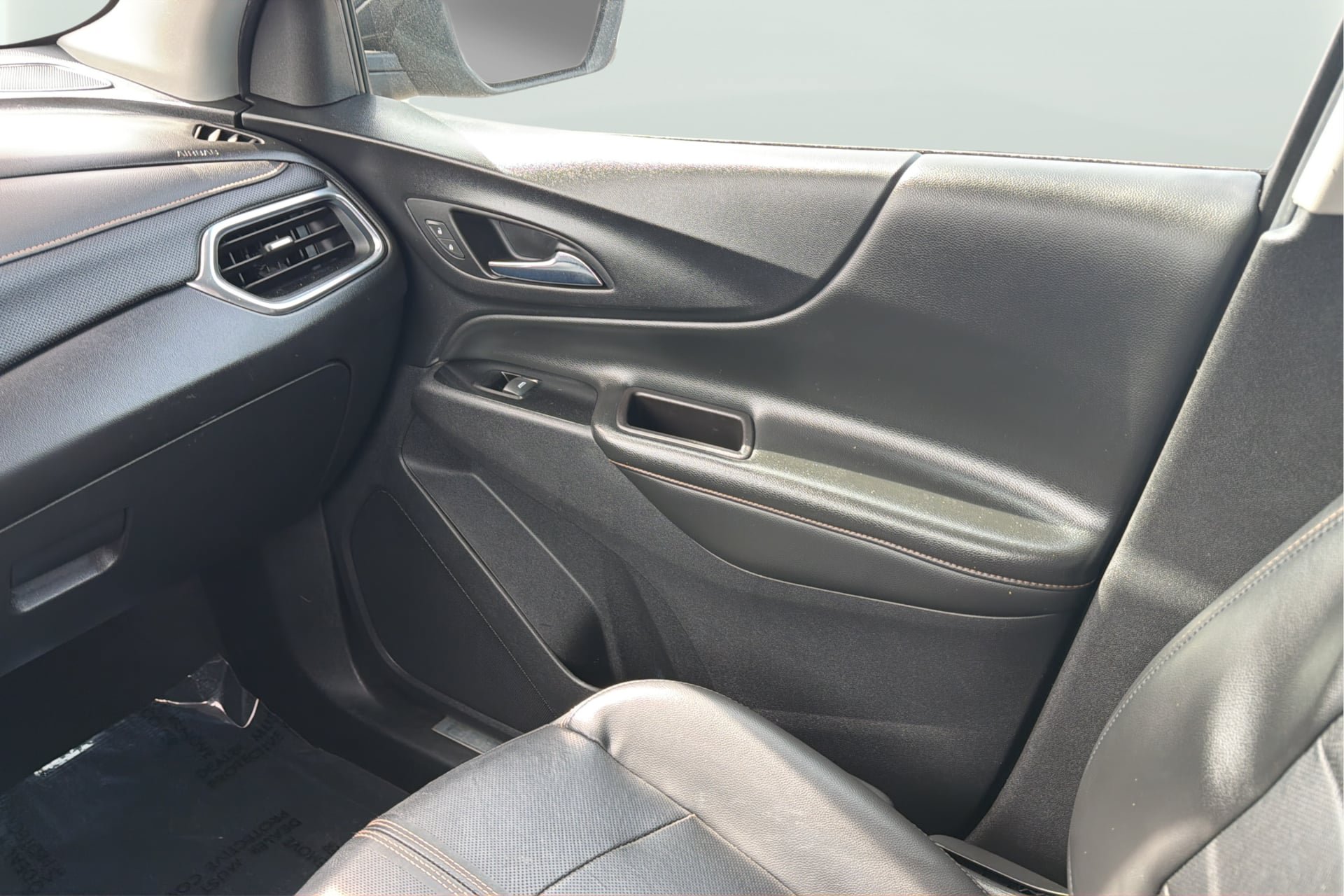 Used 2022 Chevrolet Equinox Premier FWD image 17