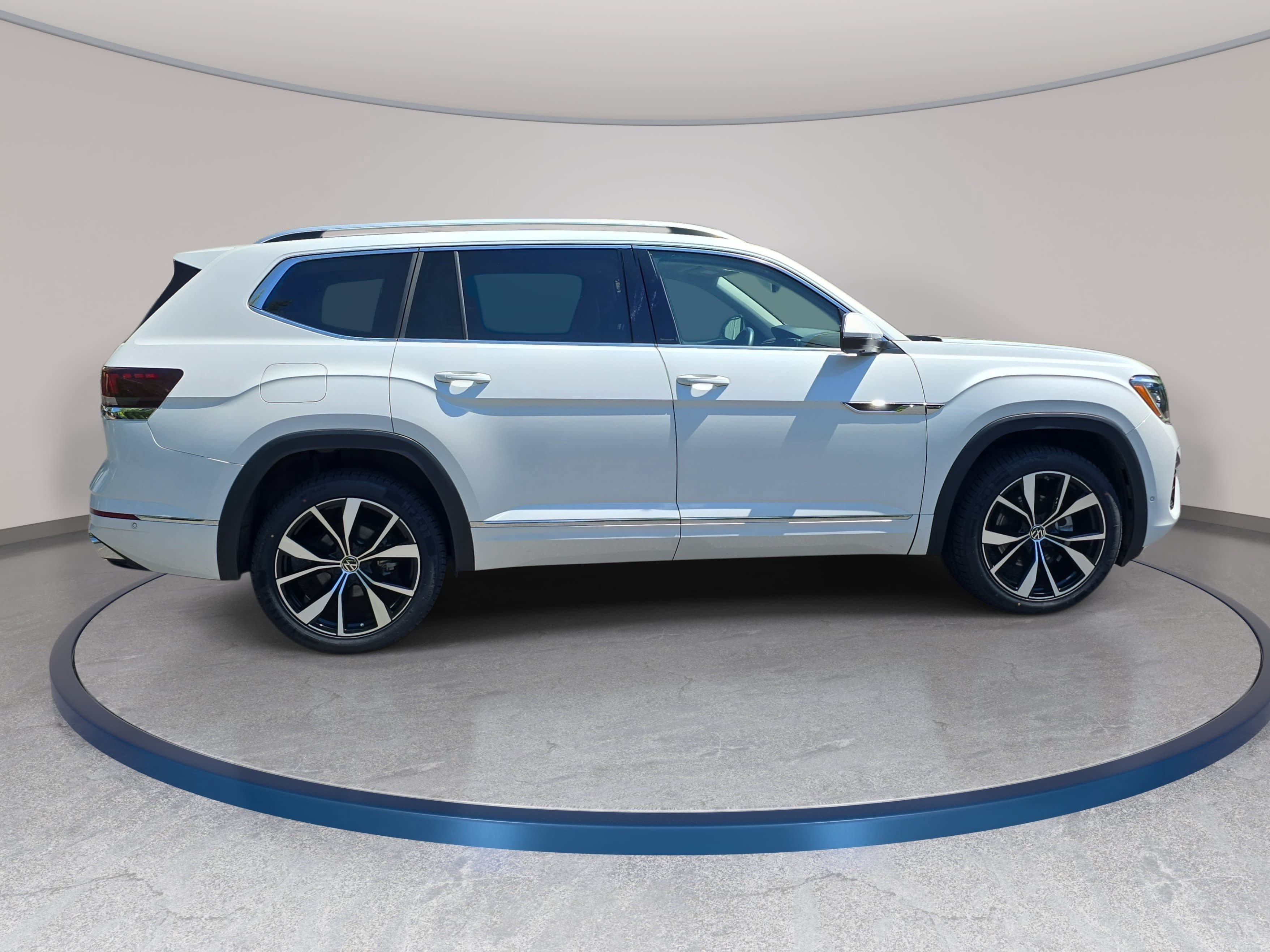Certified 2024 Volkswagen Atlas SEL Premium R-Line AWD/4WD image 4