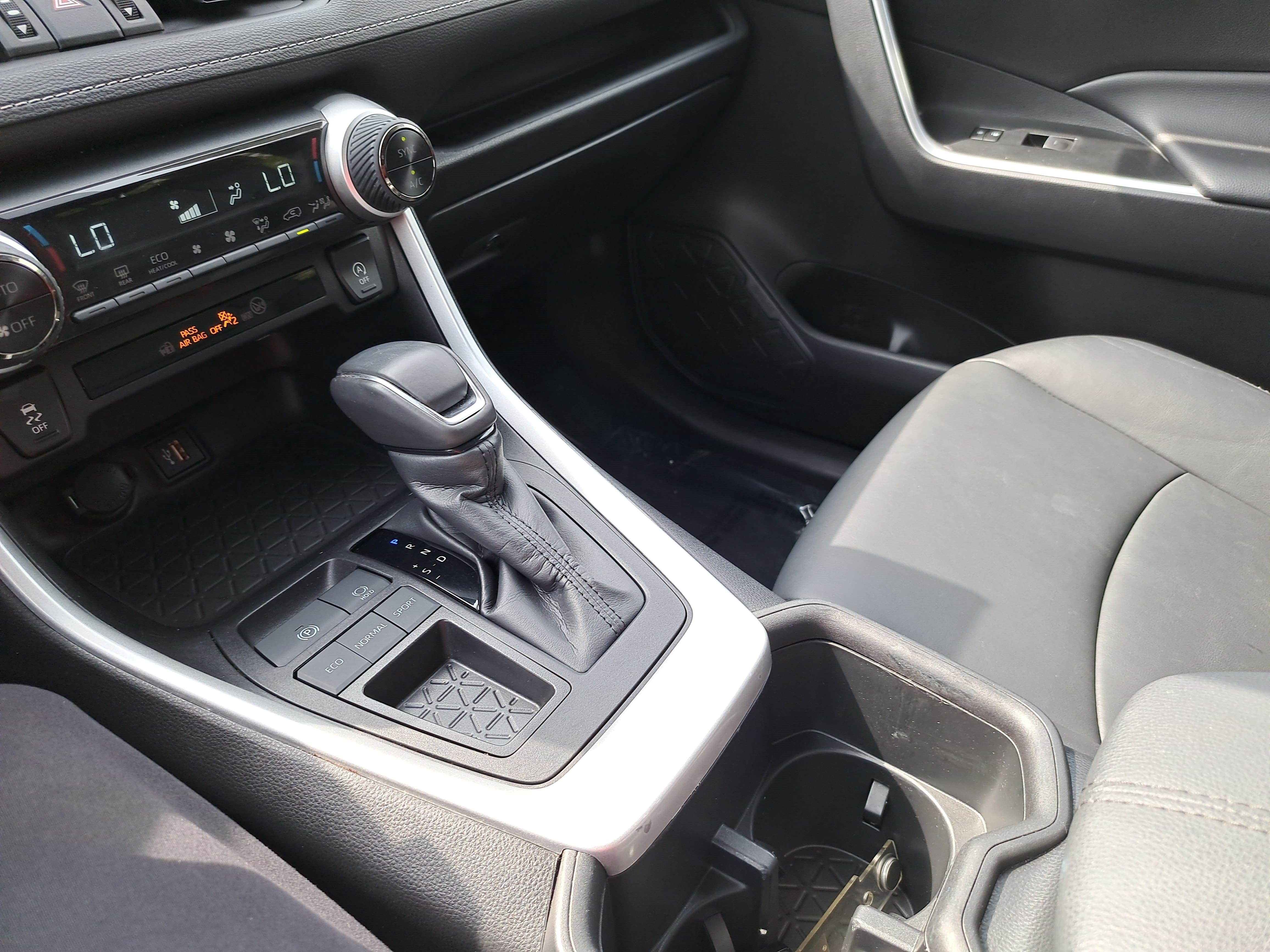 Used 2024 Toyota RAV4 XLE Premium FWD image 23