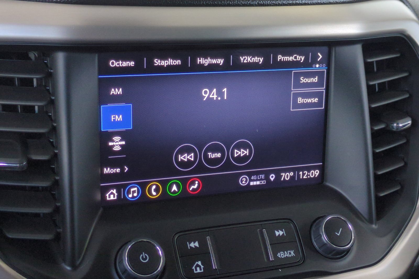 Used 2023 GMC Acadia Denali w/ Denali Ultimate Package AWD/4WD image 26