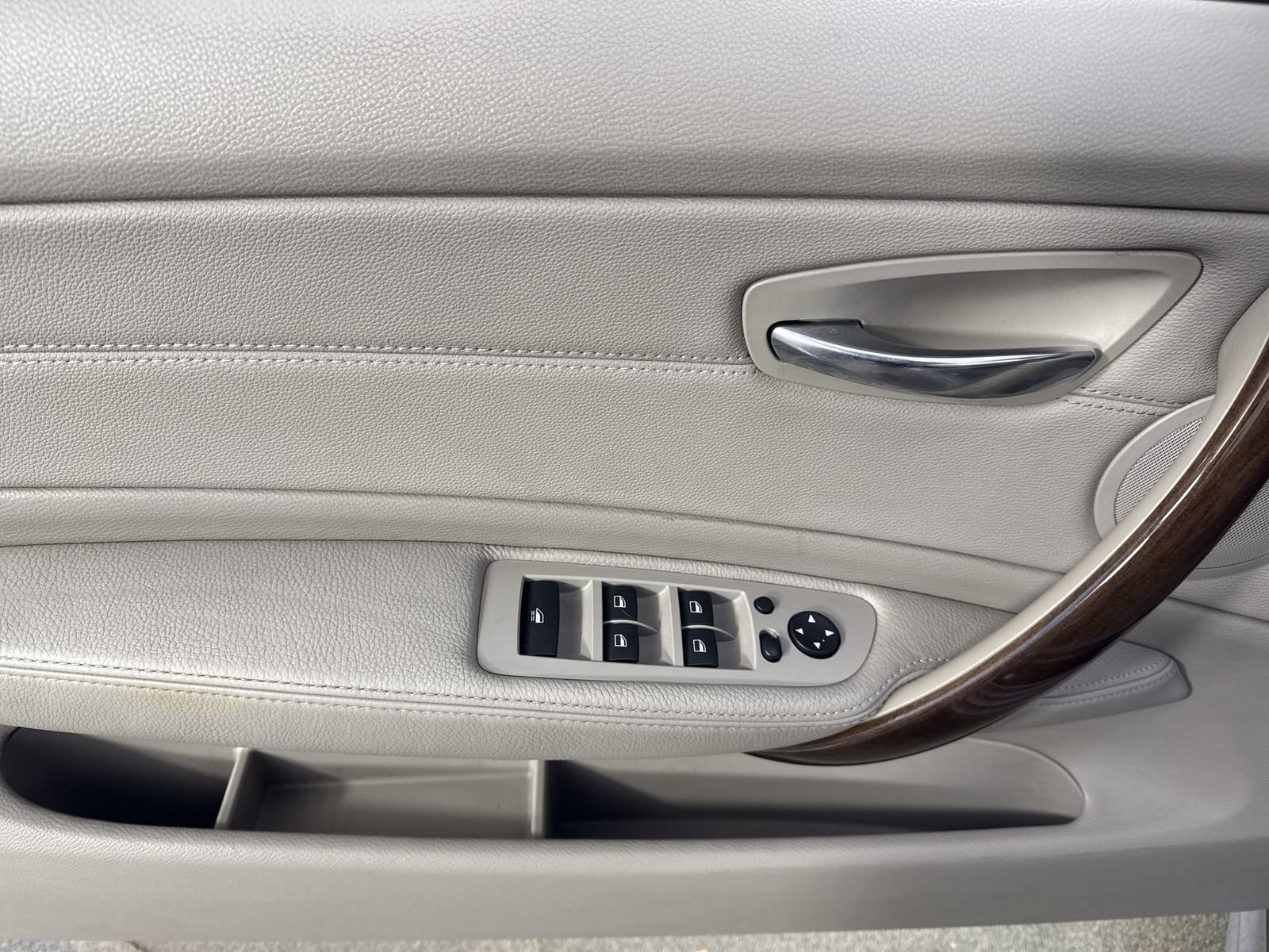 Used 2009 BMW 135i Convertible RWD image 18