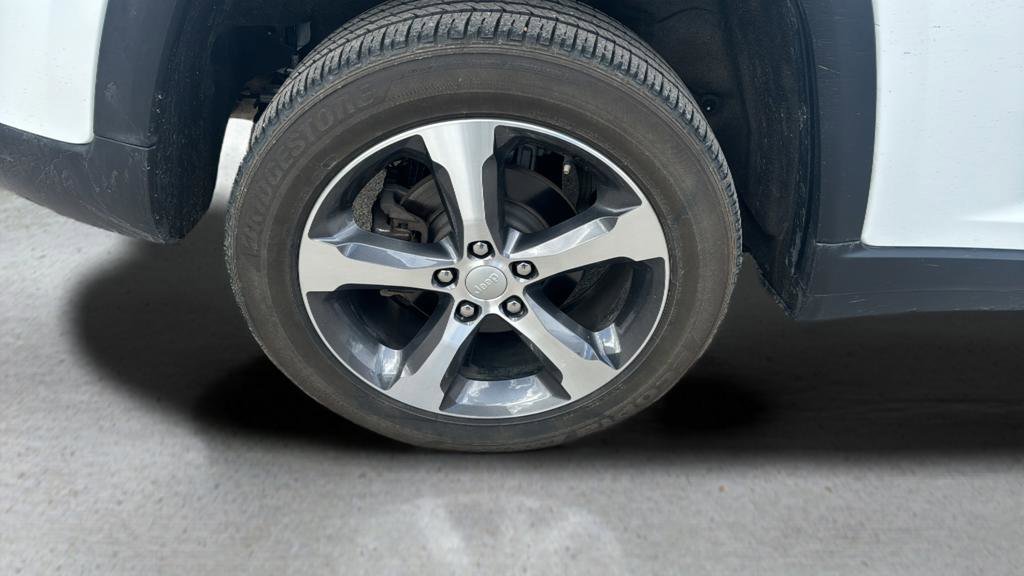 Used 2023 Jeep Grand Cherokee Limited image 29