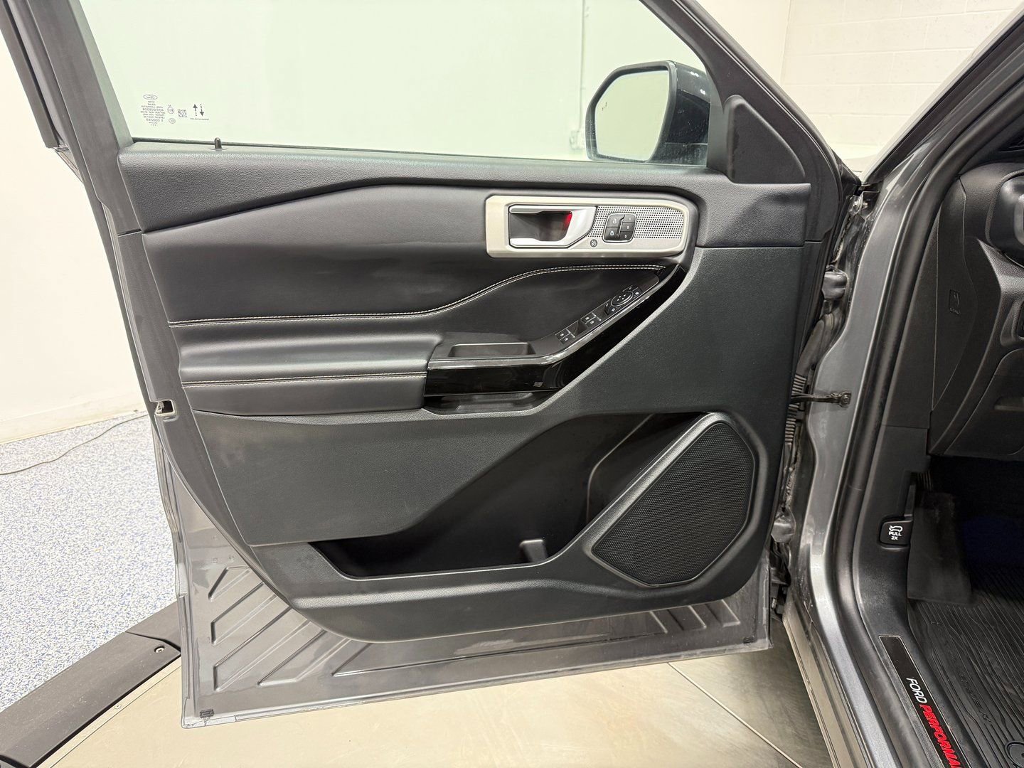 Used 2023 Ford Explorer ST w/ Equipment Group 401A image 9