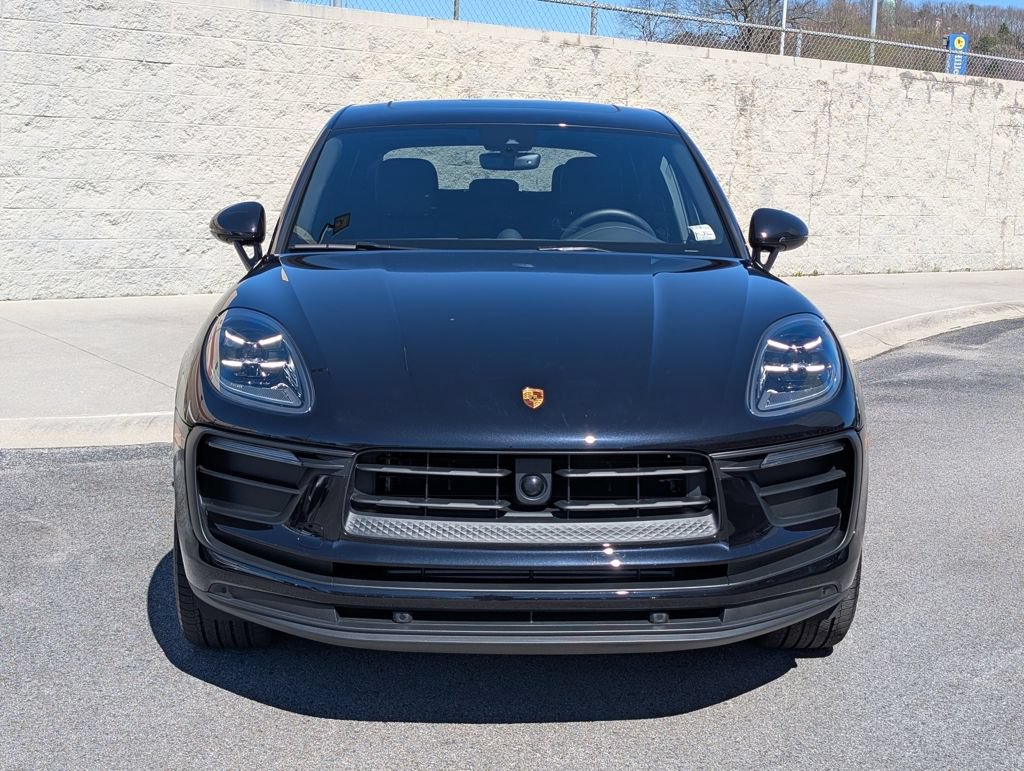 Certified 2025 Porsche Macan AWD/4WD image 10