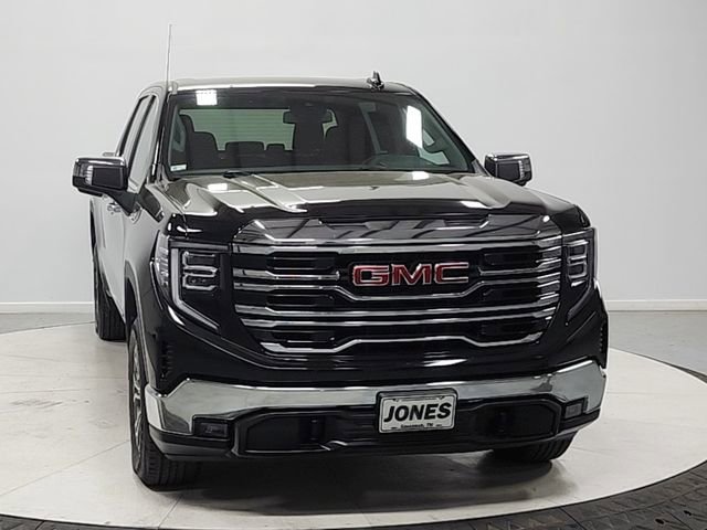 Used 2025 GMC Sierra 1500 SLT image 2